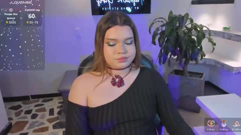 Snapshot of maxxxine_ chatting on 11.21.25 Maxine Minx online show from 11.21.25