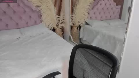 Snapshot of maxxxine_ chatting on 12.17.25 Maxine Minx online show from 12.17.25