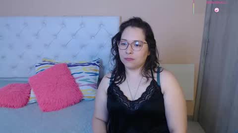 Snapshot of may_bloom chatting on 01.05.26 May online show from 01.05.26