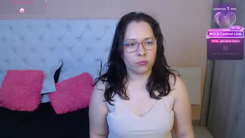 Snapshot of may_bloom chatting on 01.12.26 May online show from 01.12.26