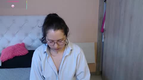 Snapshot of may_bloom chatting on 01.18.26 May online show from 01.18.26