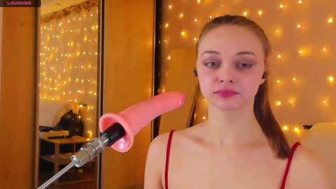 Snapshot of may_fl0wer chatting on 01.12.25 May Flower online show from 01.12.25