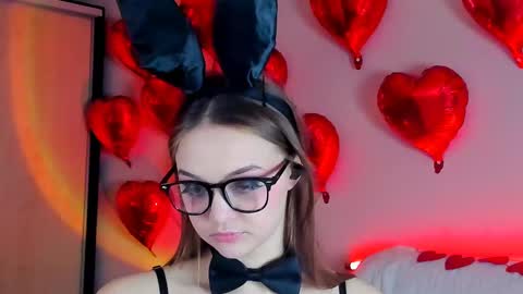 Snapshot of may_fl0wer chatting on 02.13.25 May Flower online show from 02.13.25