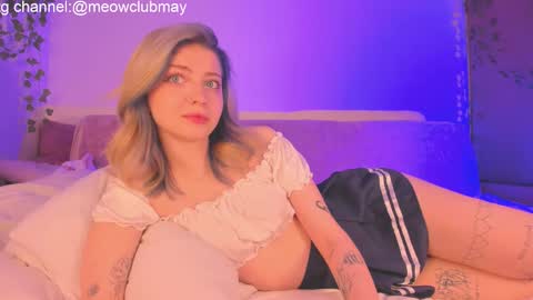 Snapshot of may_meowww chatting on 10.14.25 May online show from 10.14.25