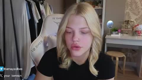 Snapshot of maya_blonde18 chatting on 07.06.26 Maya online show from 07.06.26