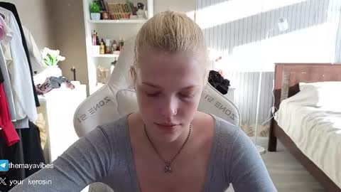Snapshot of maya_blonde18 chatting on 07.18.26 Maya online show from 07.18.26