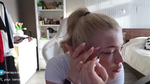 Snapshot of maya_blonde18 chatting on 07.20.26 Maya online show from 07.20.26
