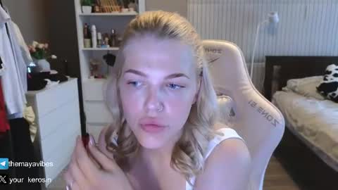 Snapshot of maya_blonde18 chatting on 07.21.26 Maya online show from 07.21.26