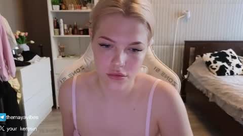 Snapshot of maya_blonde18 chatting on 07.23.26 Maya online show from 07.23.26