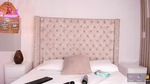 Snapshot of maya_blue_ chatting on 10.27.25 Maya online show from 10.27.25