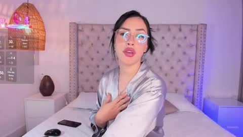 Snapshot of maya_blue_ chatting on 12.16.25 Maya online show from 12.16.25