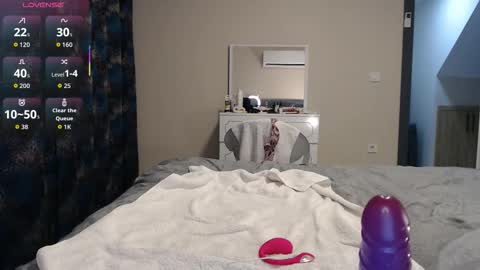 Snapshot of maya_kumashiro chatting on 11.22.25 maya_kumashiro online show from 11.22.25