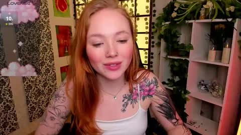 Snapshot of maya_light chatting on 03.12.25 Maya online show from 03.12.25