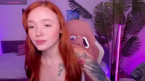 Snapshot of maya_light chatting on 09.11.25 Maya online show from 09.11.25