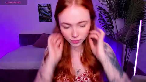 Snapshot of maya_light chatting on 09.29.25 Maya online show from 09.29.25