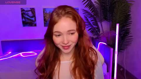 Snapshot of maya_light chatting on 10.19.25 Maya online show from 10.19.25