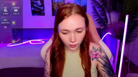 Snapshot of maya_light chatting on 10.21.25 Maya online show from 10.21.25