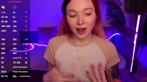 Snapshot of maya_light chatting on 11.18.25 Maya online show from 11.18.25