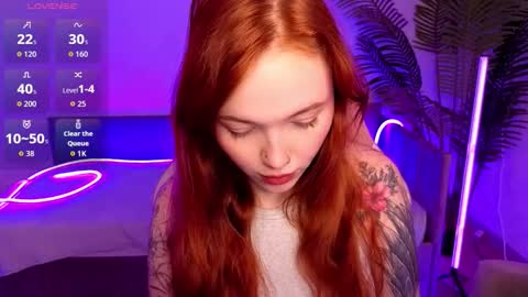 Snapshot of maya_light chatting on 11.22.25 Maya online show from 11.22.25