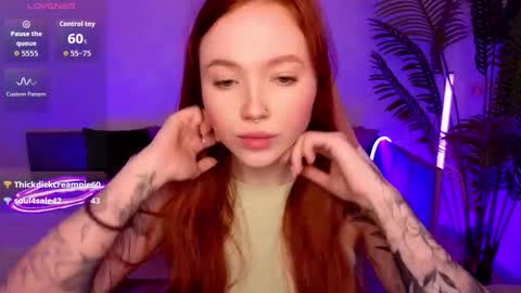 Snapshot of maya_light chatting on 11.28.25 Maya online show from 11.28.25