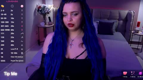 Maya Mils online show from 11.24.25