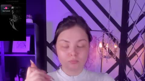 Woman online show from 02.28.25