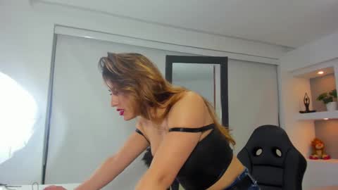 Snapshot of maya_rivers chatting on 09.24.25 Maya online show from 09.24.25