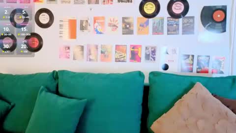 Snapshot of maya_rogerss chatting on 07.18.26 Maya online show from 07.18.26