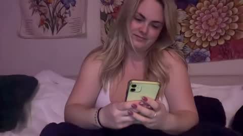 Maya Belle online show from 12.10.24