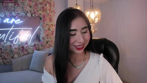 Snapshot of mayamoretti chatting on 10.21.25 Maya online show from 10.21.25