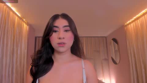 Snapshot of mayamoretti chatting on 11.10.25 Maya online show from 11.10.25