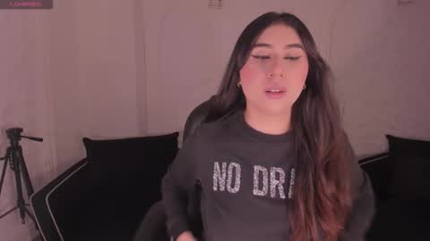 Snapshot of mayamoretti chatting on 11.28.25 Maya online show from 11.28.25