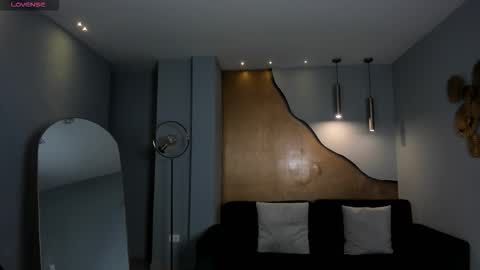 Snapshot of mayamoretti chatting on 12.05.25 Maya online show from 12.05.25