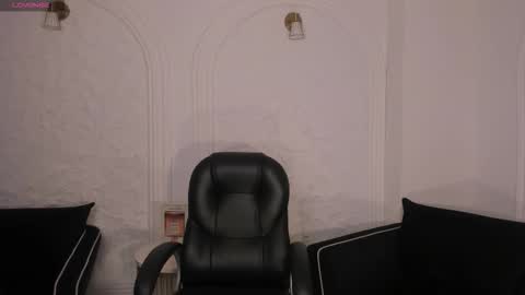 Snapshot of mayamoretti chatting on 12.14.25 Maya online show from 12.14.25