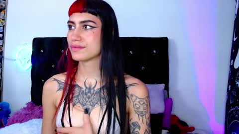 Snapshot of mayaredd chatting on 02.06.25 mayaredd online show from 02.06.25