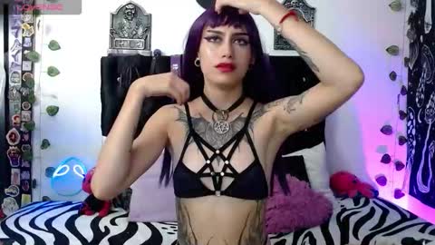 Snapshot of mayaredd chatting on 09.18.25 mayaredd online show from 09.18.25