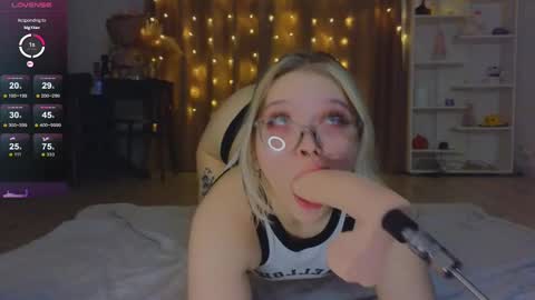 Snapshot of mayaster chatting on 03.04.25 Maya online show from 03.04.25