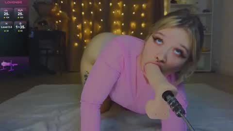 Snapshot of mayaster chatting on 03.11.25 Maya online show from 03.11.25