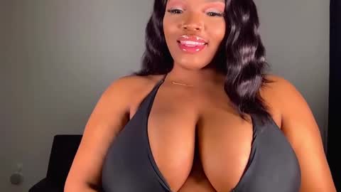 Snapshot of maybabi chatting on 12.29.24 MayBabi online show from 12.29.24