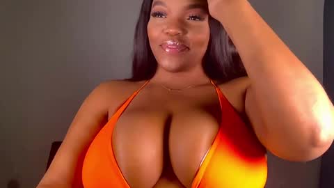 Snapshot of maybabi chatting on 12.31.24 MayBabi online show from 12.31.24