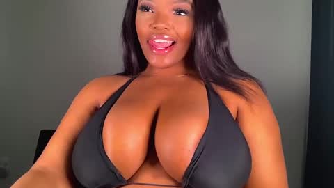 Snapshot of maybabi chatting on 01.02.25 MayBabi online show from 01.02.25