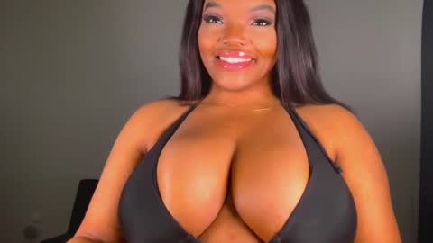 Snapshot of maybabi chatting on 01.26.25 MayBabi online show from 01.26.25