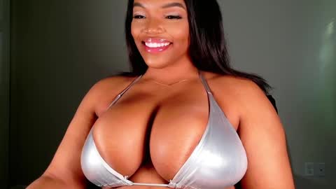 Snapshot of maybabi chatting on 02.12.25 MayBabi online show from 02.12.25