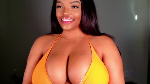 Snapshot of maybabi chatting on 02.18.25 MayBabi online show from 02.18.25