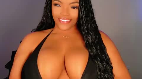 Snapshot of maybabi chatting on 10.26.25 MayBabi online show from 10.26.25