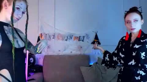 Snapshot of maydacroswell chatting on 10.30.25 Stacy online show from 10.30.25