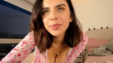 Snapshot of mayli_xx chatting on 06.06.26 ALIS online show from 06.06.26