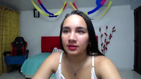 Snapshot of maylin_hornyy19 chatting on 06.22.26 Maylin online show from 06.22.26