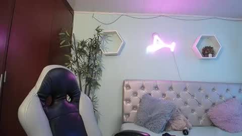 Snapshot of maylin_hornyy19 chatting on 07.05.26 Maylin online show from 07.05.26