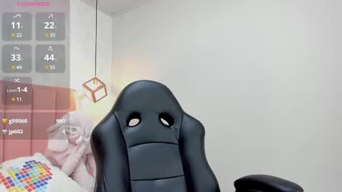 Snapshot of mayroberts chatting on 01.20.25 MAY online show from 01.20.25